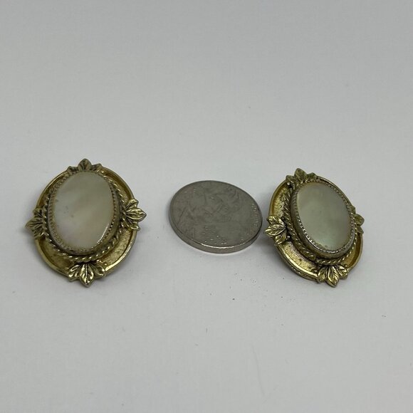 Vintage Whiting & Davis Gold Tone and Mother of Pearl Clip-on Earrings Gift - Picture 9 of 14
